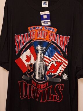 New Jersey Devils NHL 90s T-Shirt NWT